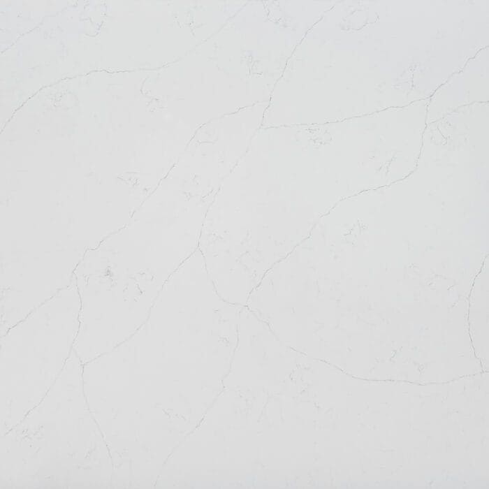 Wykończenie z naturalnego marmuru w jasnym odcieniu, idealne do wnętrz i elewacji, zapewniające elegancję i trwałość.