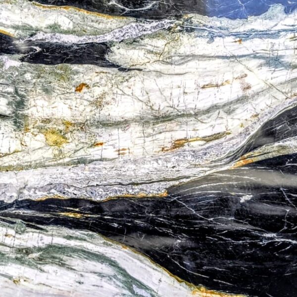 Kwarcyt Amalfi – próbka kamienia naturalnego z czarnymi i złotymi pasmami
