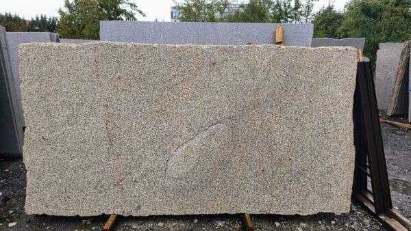 Granit Amarelo Maciera 3 cm piaskowany - obrazek 2