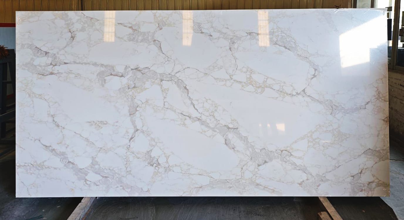 Konglomerat Kwarcowy Smart Quartz Glacier Gold 2 cm 320x160 satyna - obrazek 2